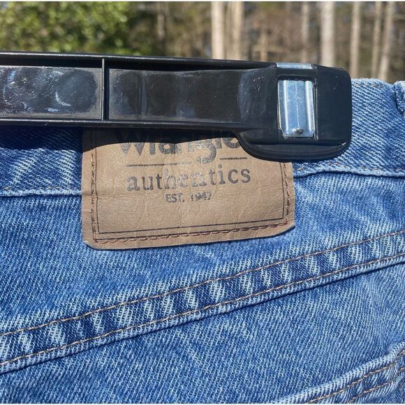 Wrangler Authentic 100% Cotton Tapered Denim Jeans - Picture 6 of 7